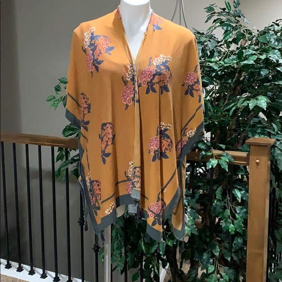 Woven Heart Sweaters - Woven Heart Flower Kimono with Tassels Size Large